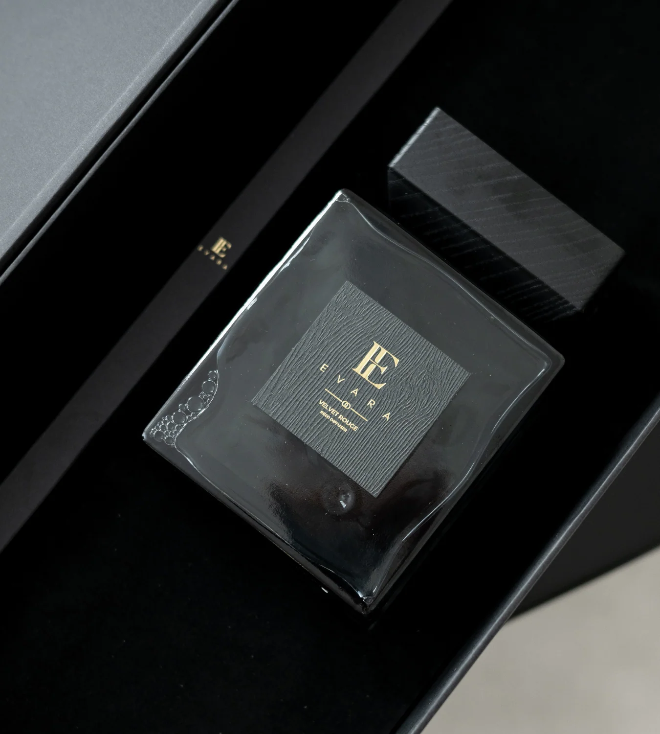 Evara Velvet Rouge Black Reed Diffuser Set - 1000ml - Image 6